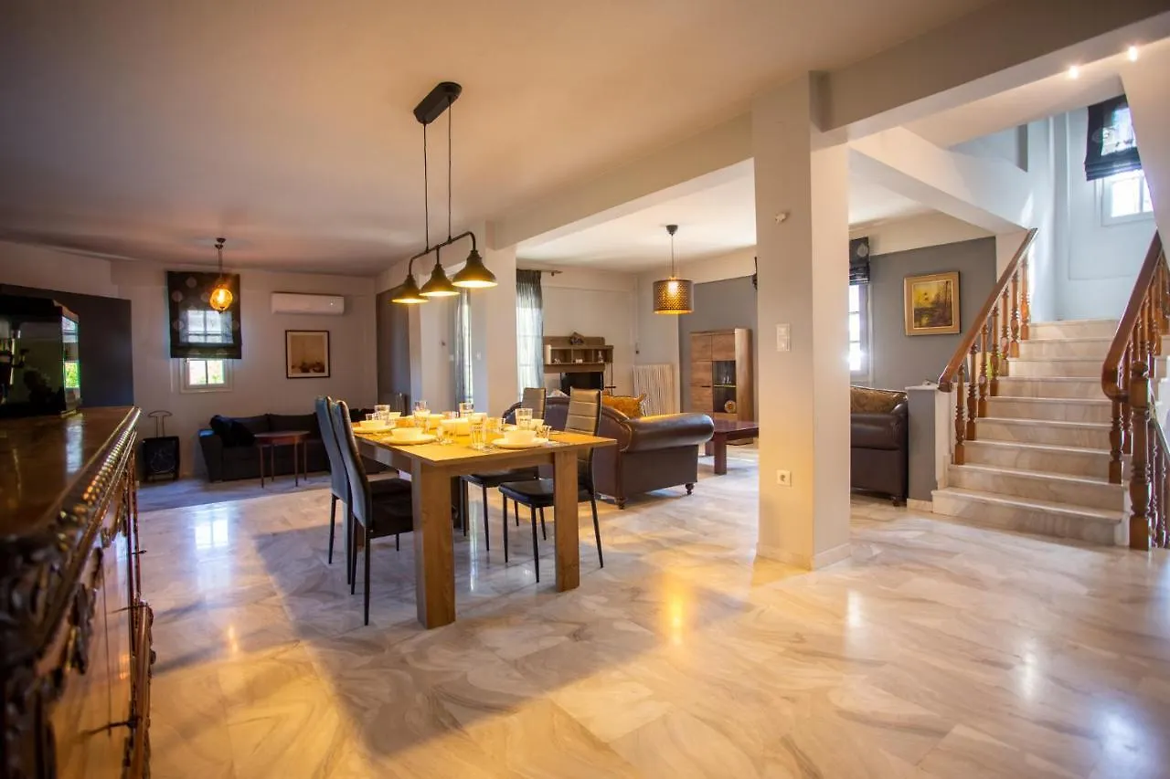 Τraditional Fully Detached Villa On A Luxurious Hillock Of Thessaloniki With Its Own Garden Also For Family & Wedding Gatherings For 10 To 25 People Only 15 Minutes From Airport location