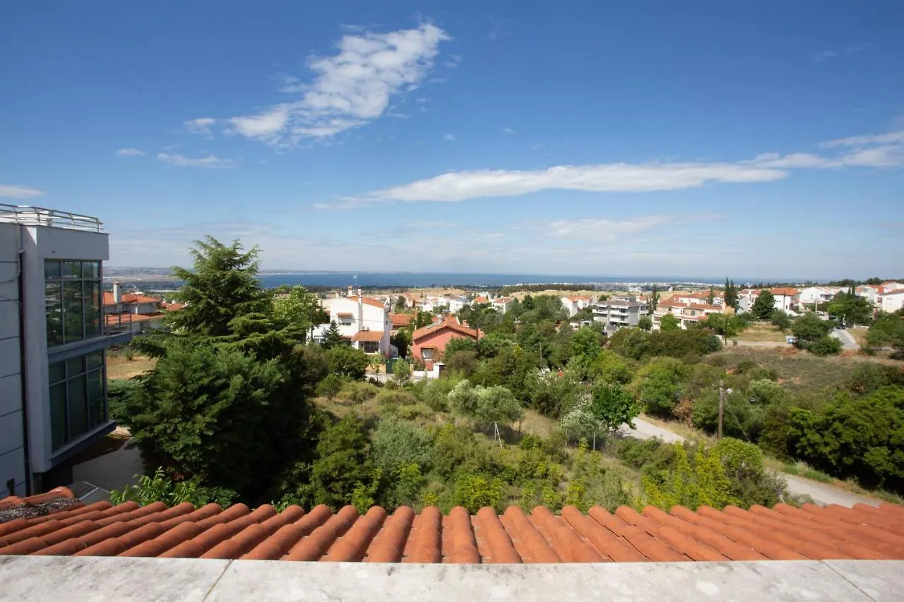 Villa Hillock: Traditional Luxury with Garden for Gatherings Thessaloniki