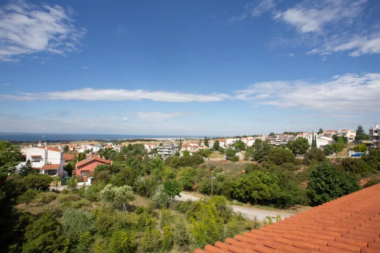 Villa Hillock: Traditional Luxury with Garden for Gatherings Thessaloniki
