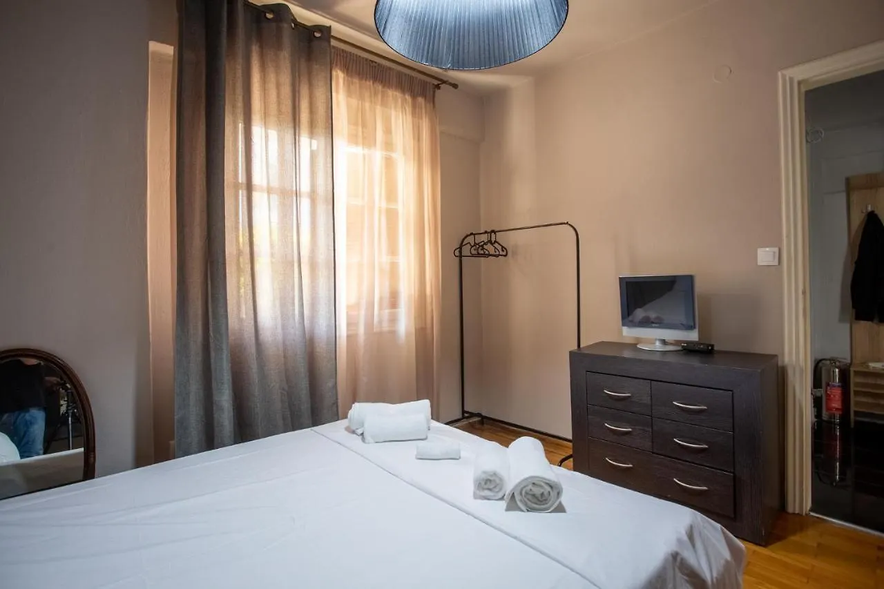 Villa Hillock: Traditional Luxury with Garden for Gatherings Thessaloniki 0*,  Greece
