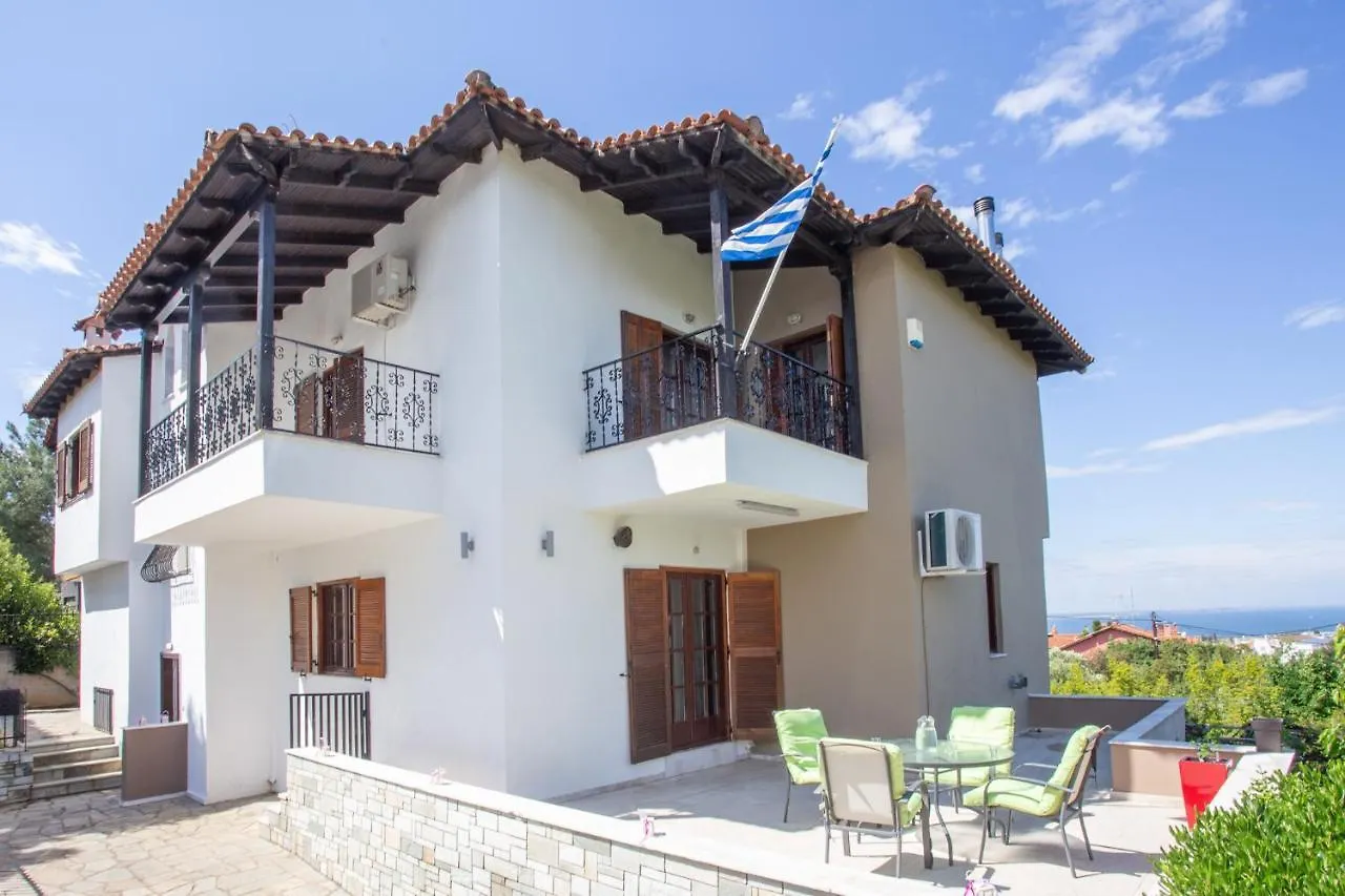 Villa Hillock: Traditional Luxury with Garden for Gatherings Thessaloniki