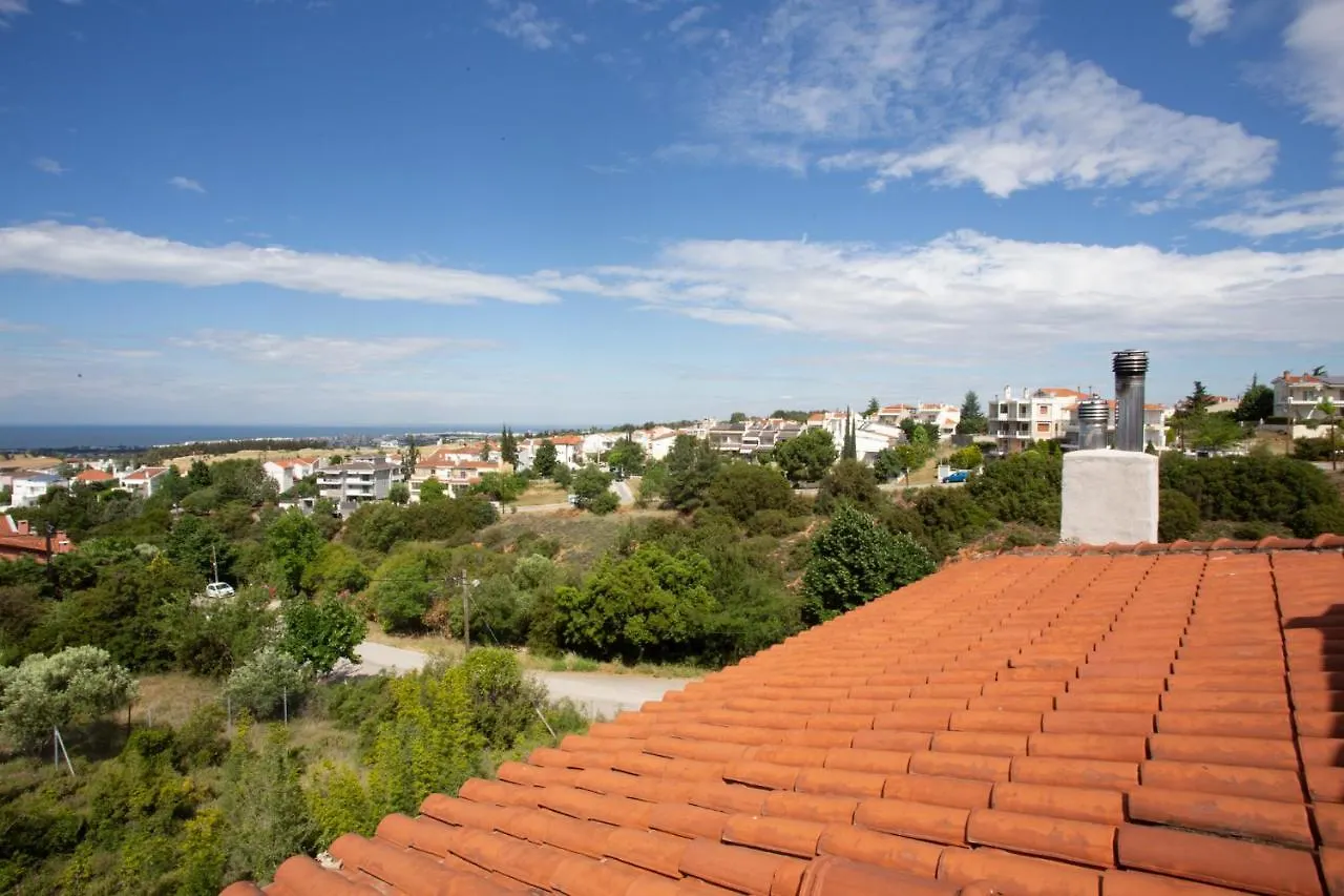 Villa Hillock: Traditional Luxury with Garden for Gatherings Thessaloniki