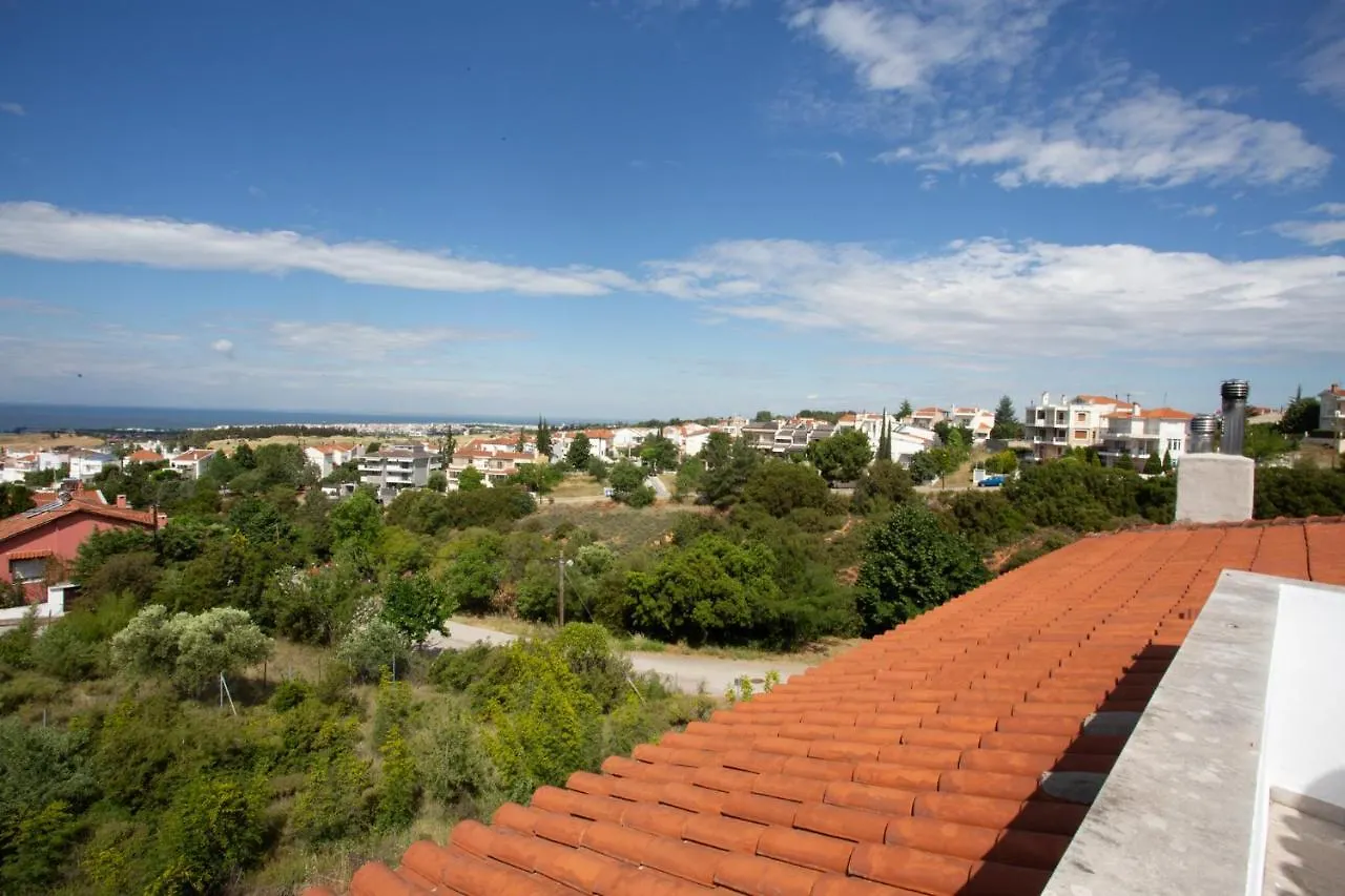Villa Hillock: Traditional Luxury with Garden for Gatherings Thessaloniki