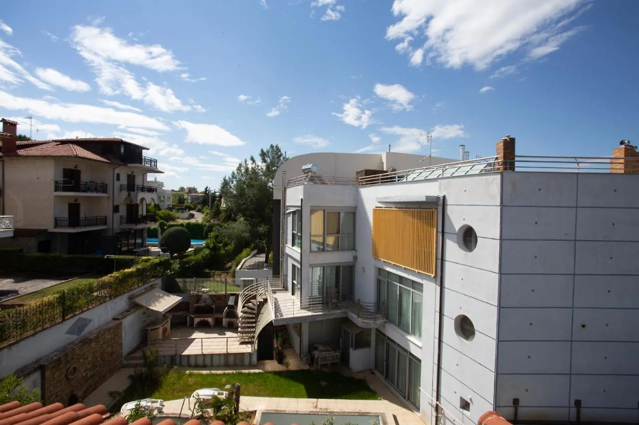 Villa Hillock: Traditional Luxury with Garden for Gatherings Thessaloniki Greece