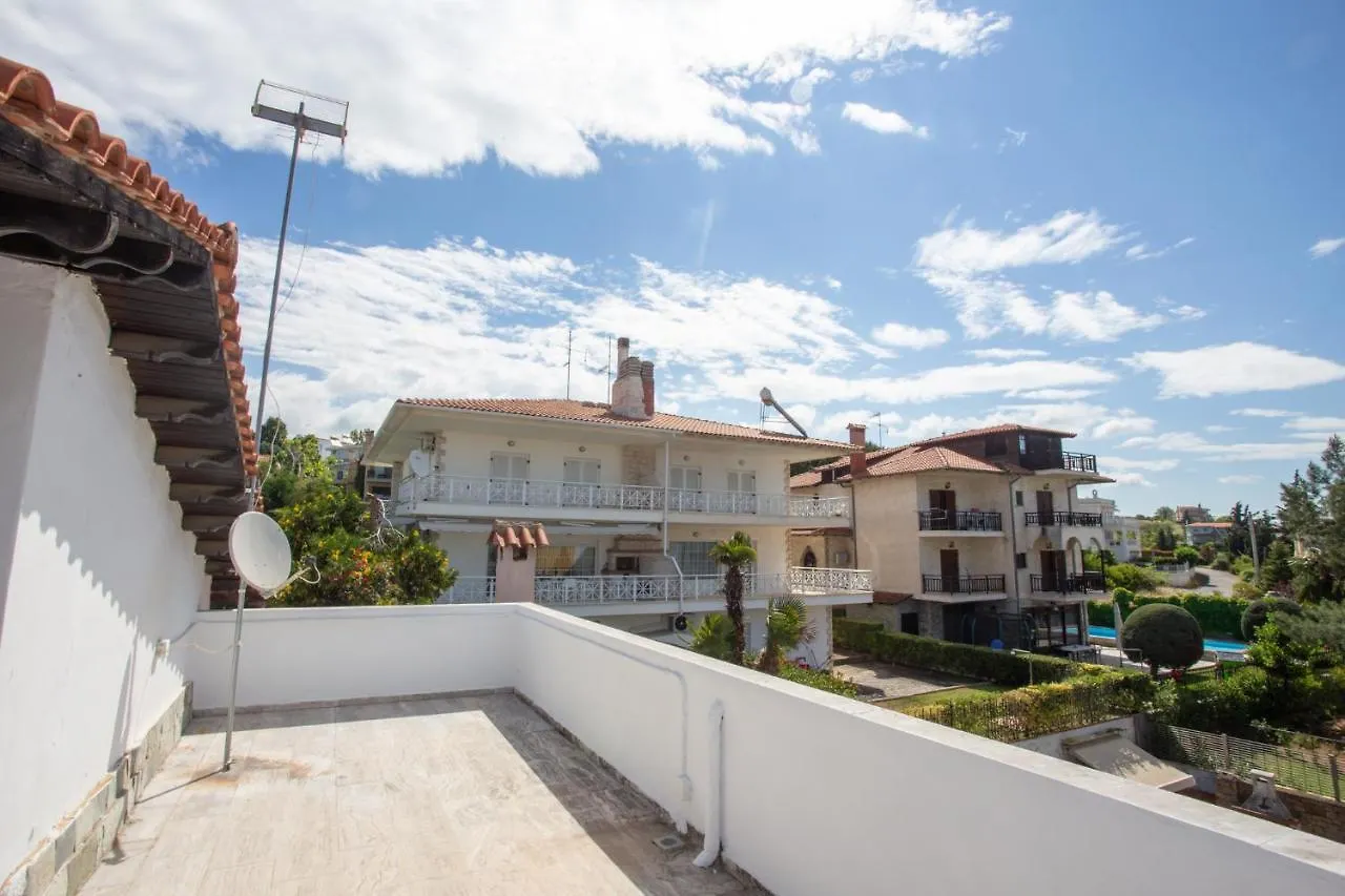 Villa Hillock: Traditional Luxury with Garden for Gatherings Thessaloniki