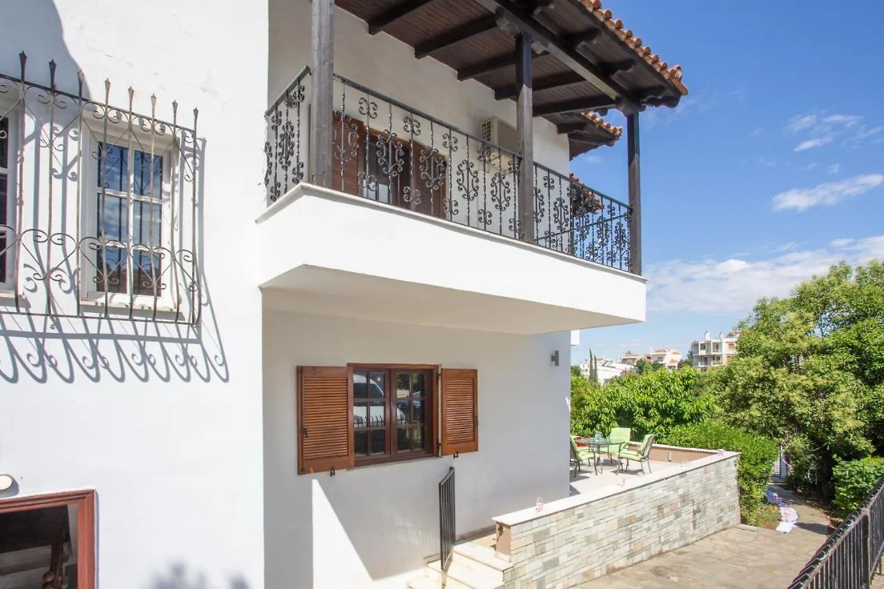 Villa Hillock: Traditional Luxury with Garden for Gatherings Thessaloniki 0*,  Greece