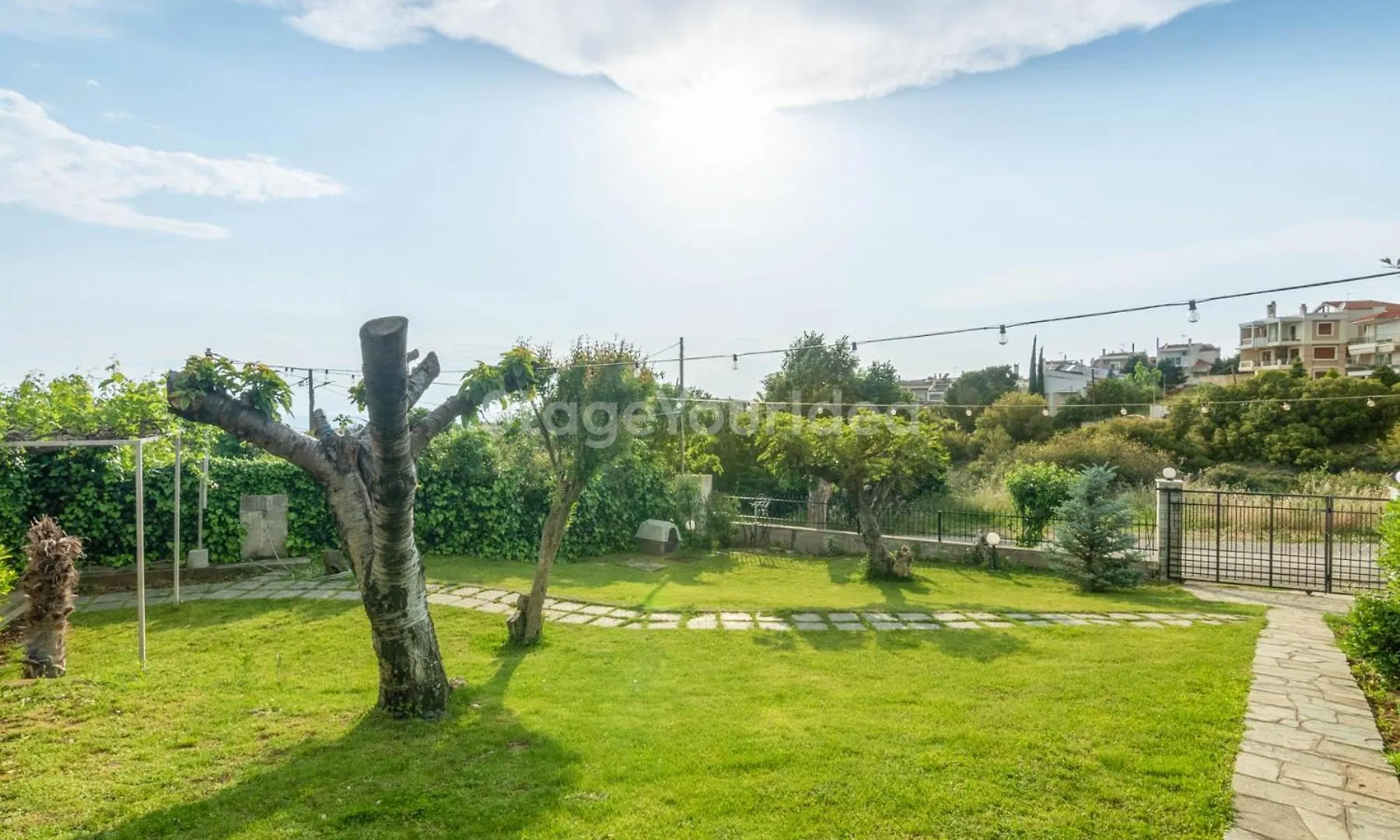 Villa Hillock: Traditional Luxury with Garden for Gatherings Thessaloniki