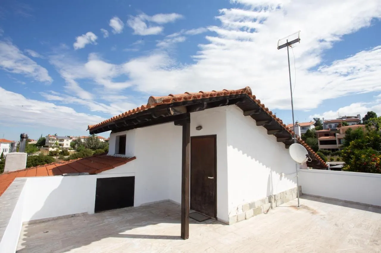 Τraditional Fully Detached Villa On A Luxurious Hillock Of Thessaloniki With Its Own Garden Also For Family & Wedding Gatherings For 10 To 25 People Only 15 Minutes From Airport Grecia