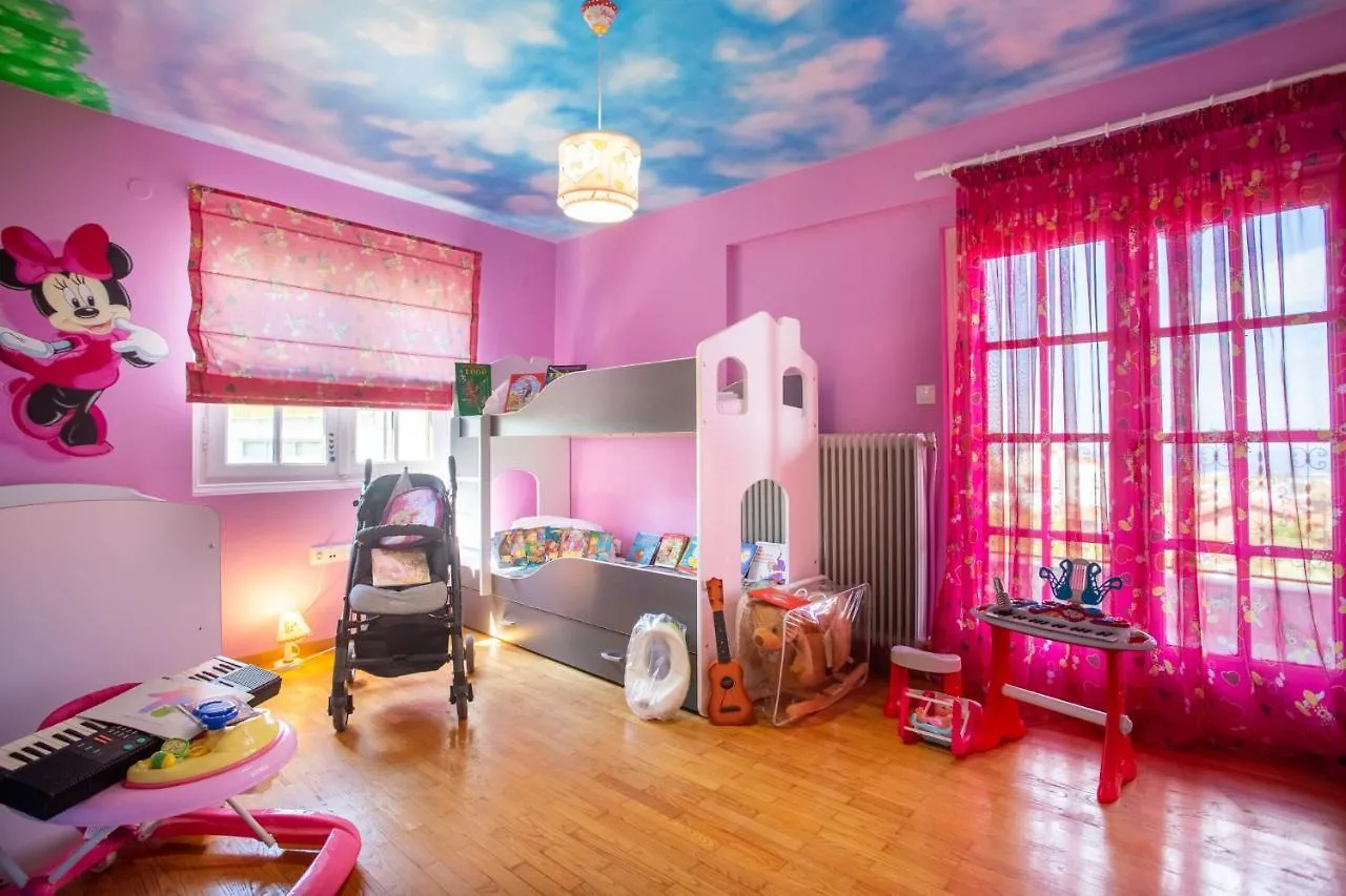 Τraditional Fully Detached Villa On A Luxurious Hillock Of Thessaloniki With Its Own Garden Also For Family & Wedding Gatherings For 10 To 25 People Only 15 Minutes From Airport