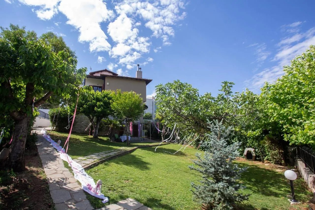 Τraditional Fully Detached Villa On A Luxurious Hillock Of Thessaloniki With Its Own Garden Also For Family & Wedding Gatherings For 10 To 25 People Only 15 Minutes From Airport Grecia