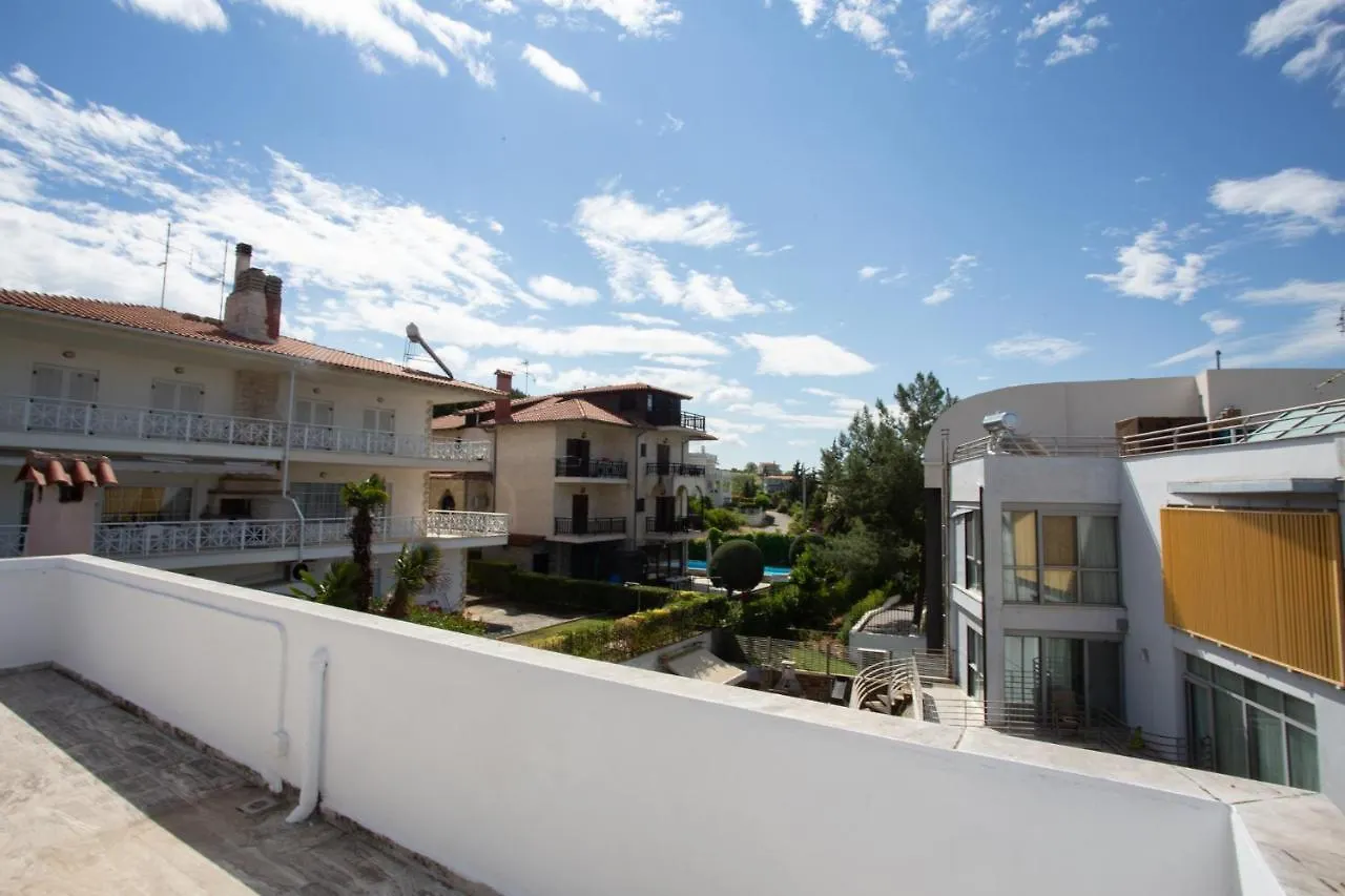 Τraditional Fully Detached Villa On A Luxurious Hillock Of Thessaloniki With Its Own Garden Also For Family & Wedding Gatherings For 10 To 25 People Only 15 Minutes From Airport