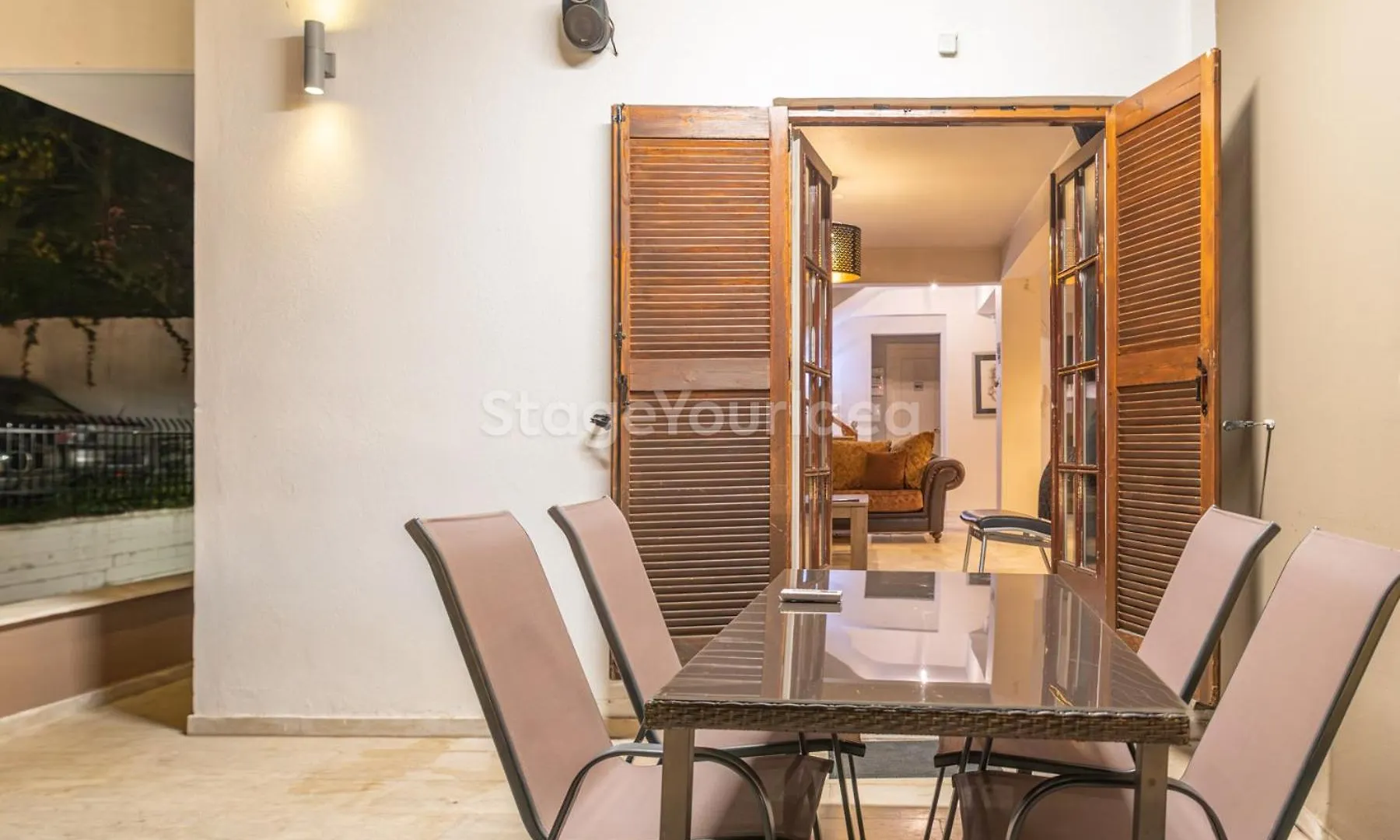 Τraditional Fully Detached Villa On A Luxurious Hillock Of Thessaloniki With Its Own Garden Also For Family & Wedding Gatherings For 10 To 25 People Only 15 Minutes From Airport Grecia