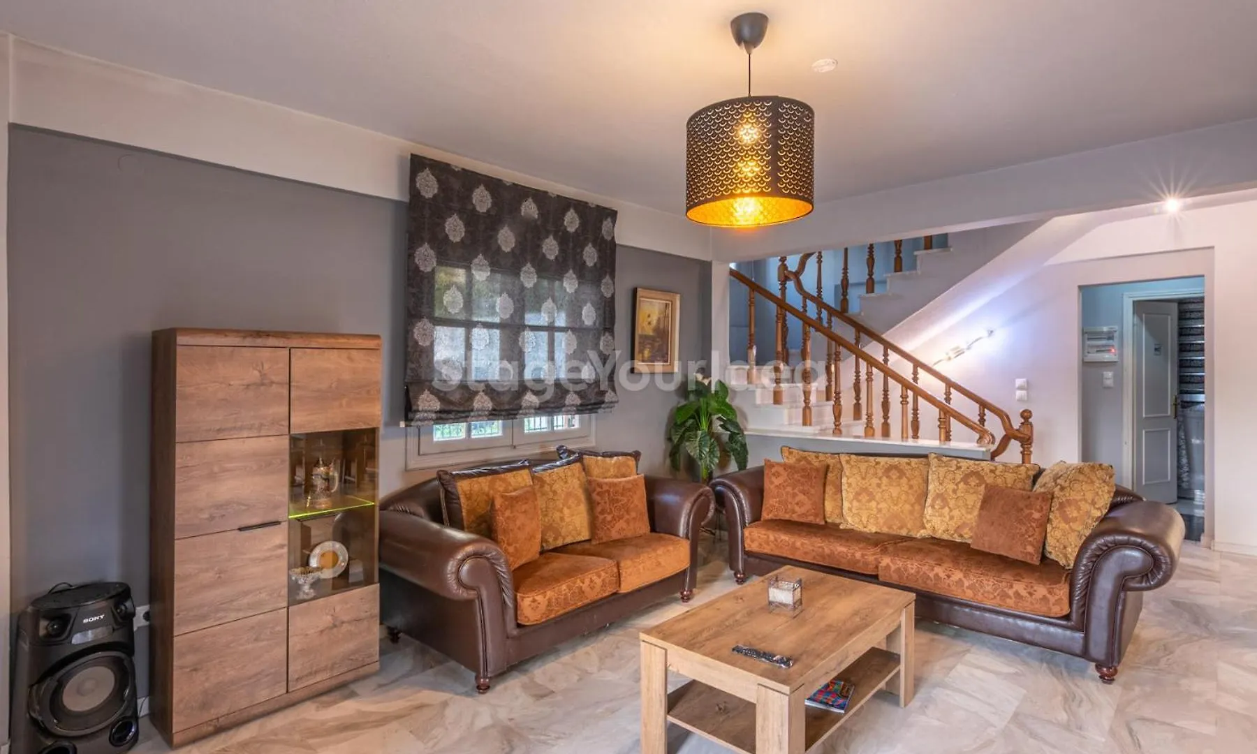 Τraditional Fully Detached Villa On A Luxurious Hillock Of Thessaloniki With Its Own Garden Also For Family & Wedding Gatherings For 10 To 25 People Only 15 Minutes From Airport 0*,  Grecia