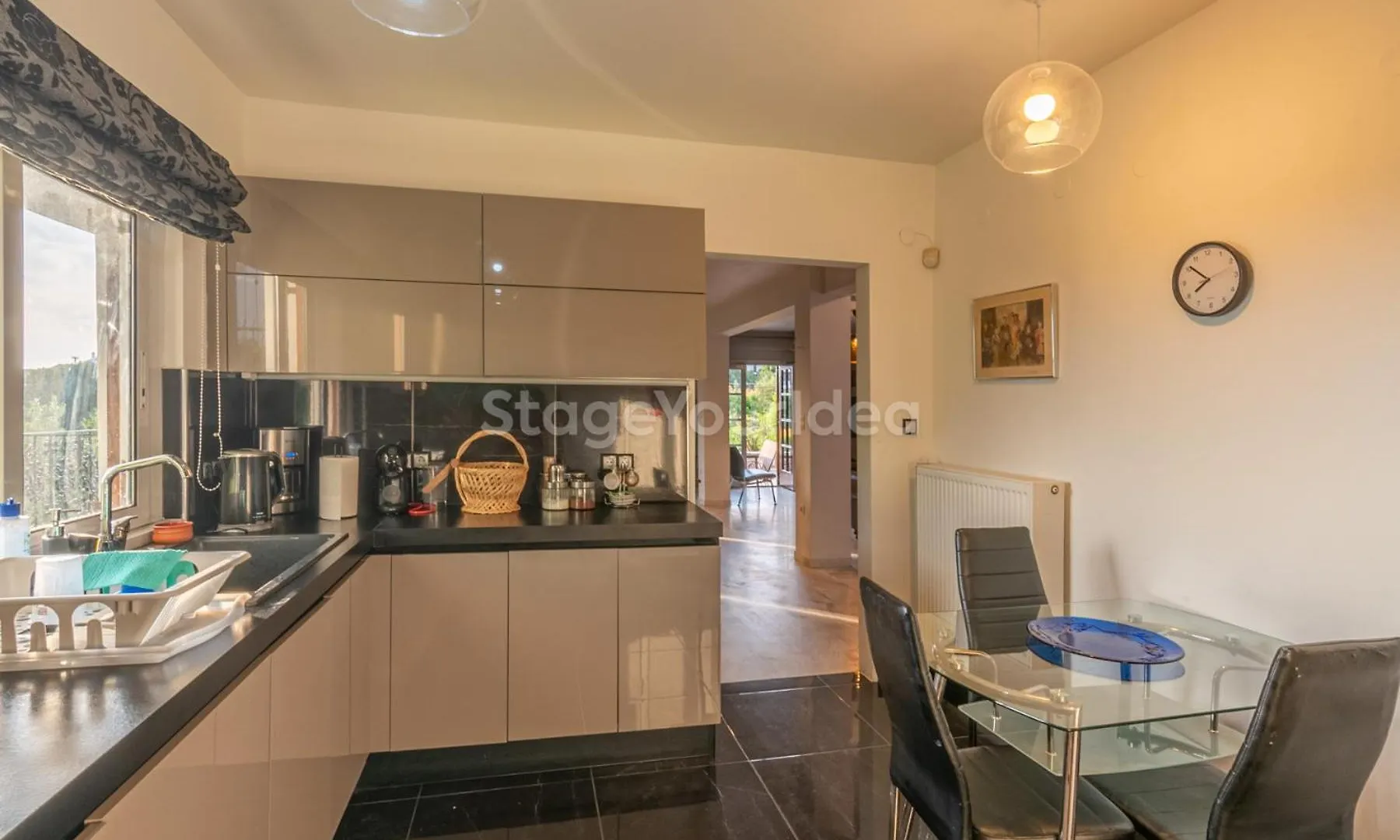 Τraditional Fully Detached Villa On A Luxurious Hillock Of Thessaloniki With Its Own Garden Also For Family & Wedding Gatherings For 10 To 25 People Only 15 Minutes From Airport