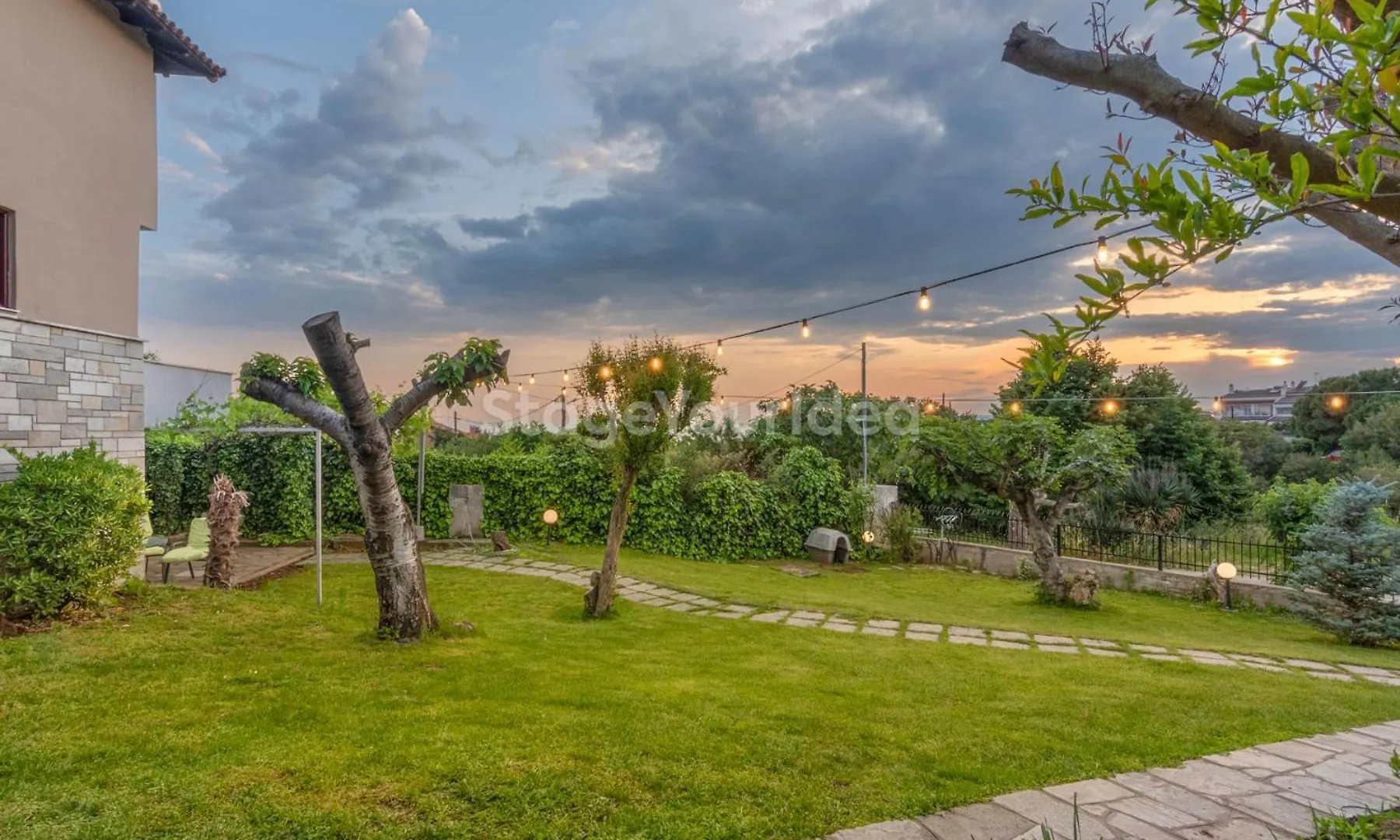 Τraditional Fully Detached Villa On A Luxurious Hillock Of Thessaloniki With Its Own Garden Also For Family & Wedding Gatherings For 10 To 25 People Only 15 Minutes From Airport
